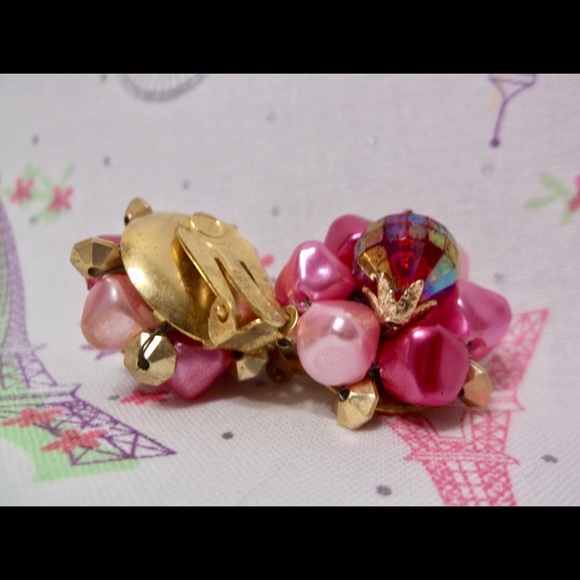Vintage 60’s Cluster Clip On Earrings - Picture 7 of 8